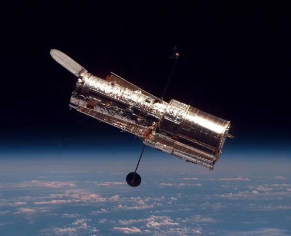 20 Aniversario de la puesta en órbita del Telescopio Espacial Hubble (HST)